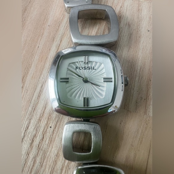 Fossil ladies silver tone retro squares watch NEW BATTERY main image 10